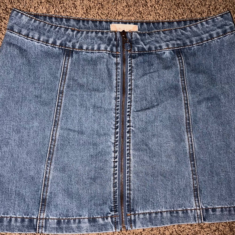 Altar’d State Women’s Full Zip Front Denim Mini Skirt, Medium Wash, size M